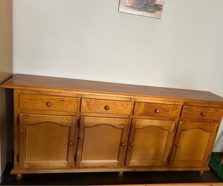 Mesa comedor, aparador y 2 sillas pino
