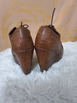 Botines de cuña marrones