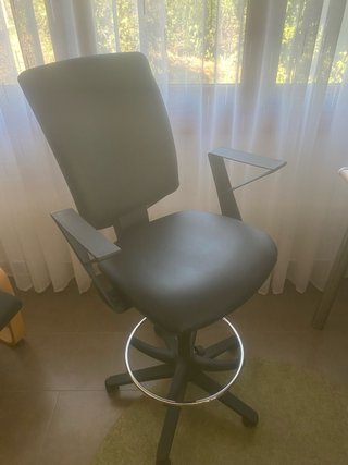 Sillón de oficina alto negro