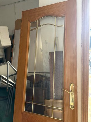 Puerta madera maciza con cristal