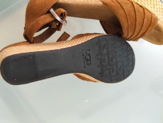 Sandalias UGG Marrones Cuña