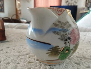 Antiguo juego de té japonés pintado a mano.