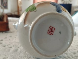 Antiguo juego de té japonés pintado a mano.