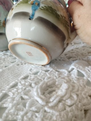 Antiguo juego de té japonés pintado a mano.
