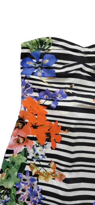Vestido corto de rayas con flores