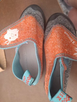 Lote Ropa y Zapatillas Escalada talla 3-4