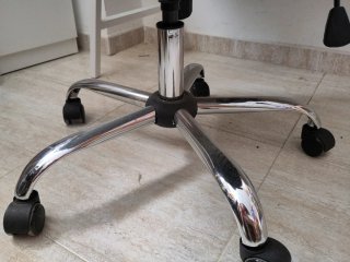 URGE VENTA POR TRASLADO - Silla de oficina negra