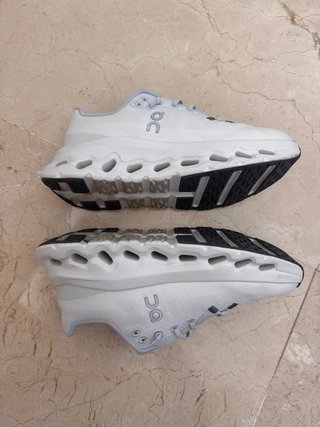 Zapatillas On Running Grises/Blancas