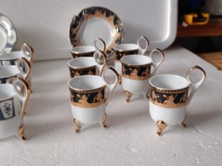 Servizio mini tazzine 2 euro al pezzo.