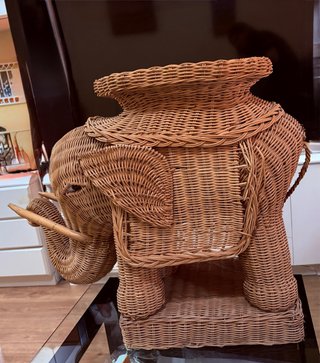Mesa auxiliar elefante mimbre