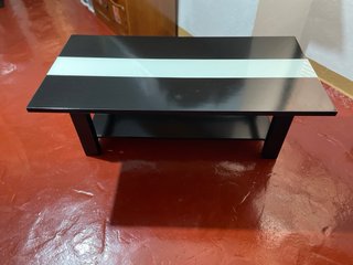 Mesa de centro elevable de color negro y blanco