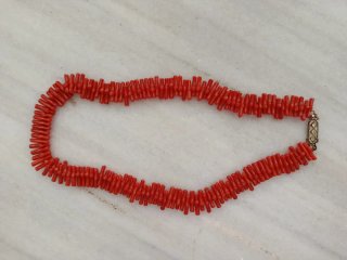 Collar antiguo imitación coral