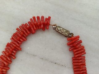 Collar antiguo imitación coral