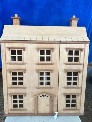 Casita de muñecas amueblada