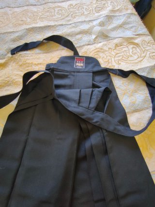 Hakama Negra y Kimono Blanco Aikido