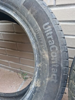 Lote 2 Neumáticos Continental 165/65 R15 81T