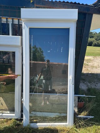 Puerta Balconera PVC Blanca con Persiana
