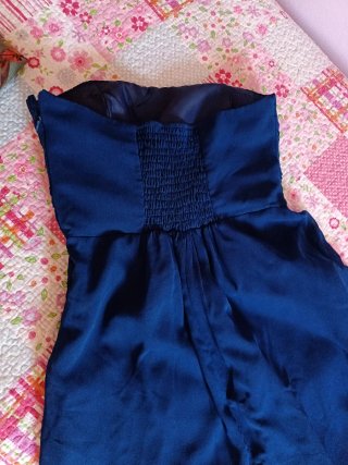 Vestido de fiesta azul sin tirantes