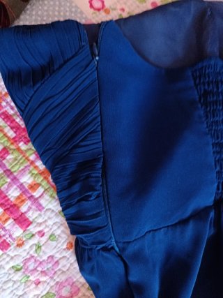 Vestido de fiesta azul sin tirantes