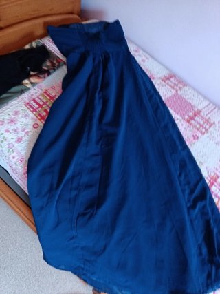 Vestido de fiesta azul sin tirantes