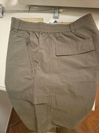 Pantalón corto trekking verde oliva