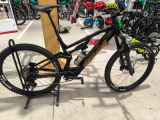 Berria Nexxen essential zeb con motor Avinox M2