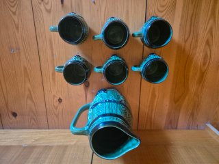 Caraffa e 6 bicchieri in ceramica