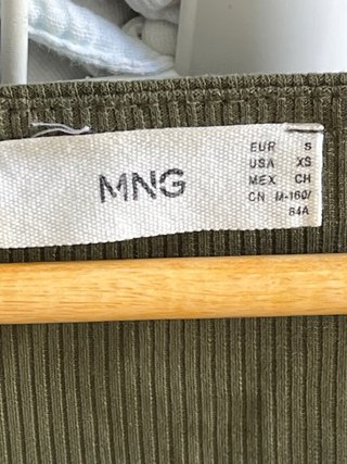 Camiseta Mango verde oliva acanalada