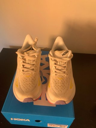 Hoka Clifton 9 Blanca/Fucsia
