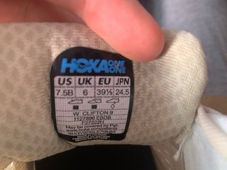 Hoka Clifton 9 Blanca/Fucsia