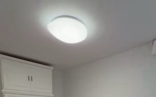 Lámpara LED moderna blanca