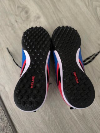 Botas de fútbol Kelme multitacos