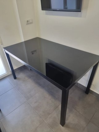 Mesa de comedor negra cristal y metal