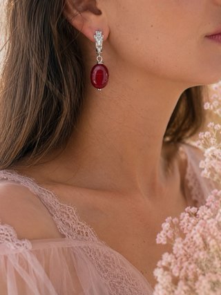 Pendientes largos con cuentas rojas y plateados