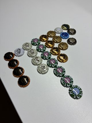 Colección 28 Chapas Cava