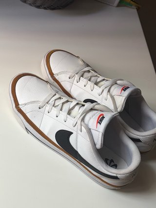 Nike Court Royale Blancas Marrones