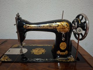 Máquina de coser Singer antigua