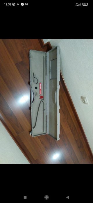 Se vende maletin de platico de la marca benelli