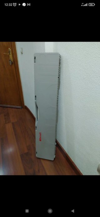 Se vende maletin de platico de la marca benelli