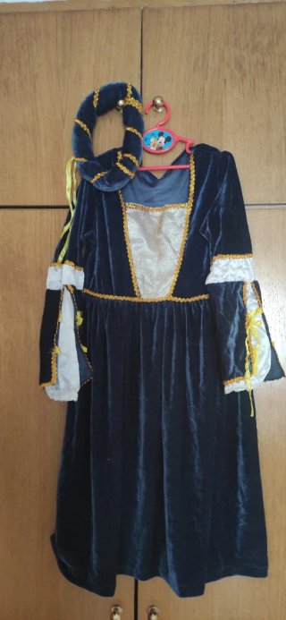 Vestido medieval azul y dorado