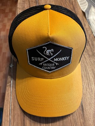 Gorra Trucker Surf Monkey Basque Country Amarilla