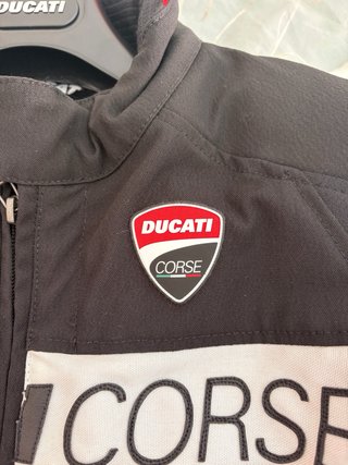 Chaqueta Ducati Dainese Negra y Roja