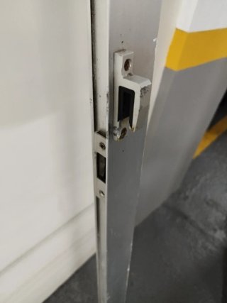 Puerta de aluminio para patio