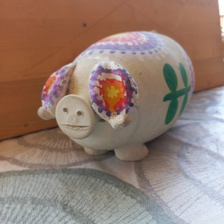 Hucha de barro vintage decorada a mano