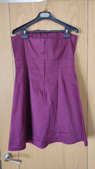 Vestido palabra de honor morado con lazos