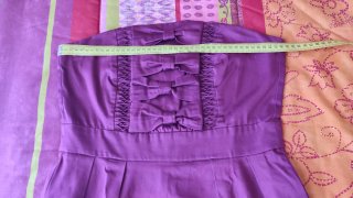 Vestido palabra de honor morado con lazos