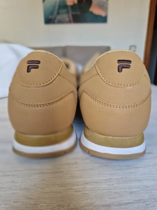 Zapatillas Fila Marrones y Blancas talla 42