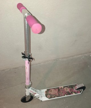 Patinete infantil rosa y blanco