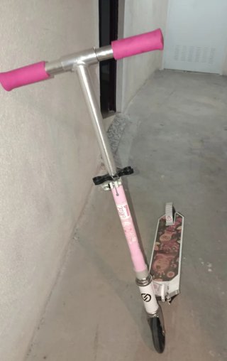 Patinete infantil rosa y blanco