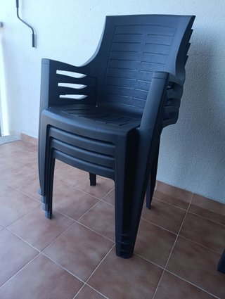 Conjunto mesa y 4 sillas de jardín